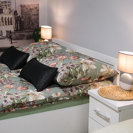 Old Town Wawel II Premium Apartments Краков Экстерьер фото